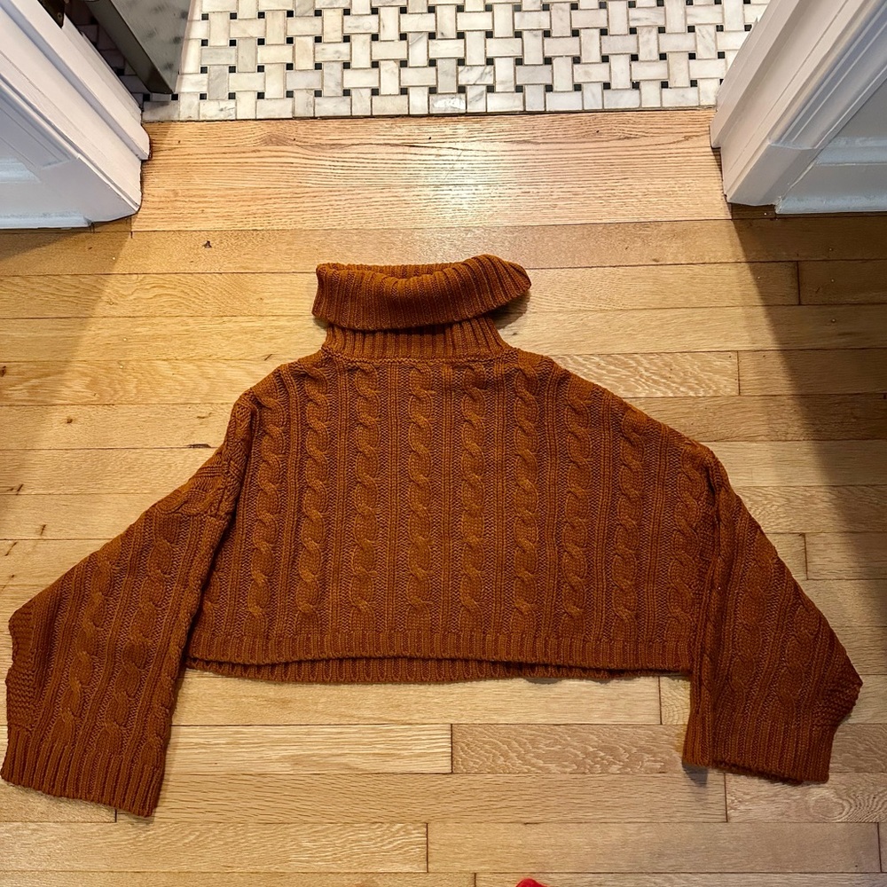 Steve Madden cropped sweater size M